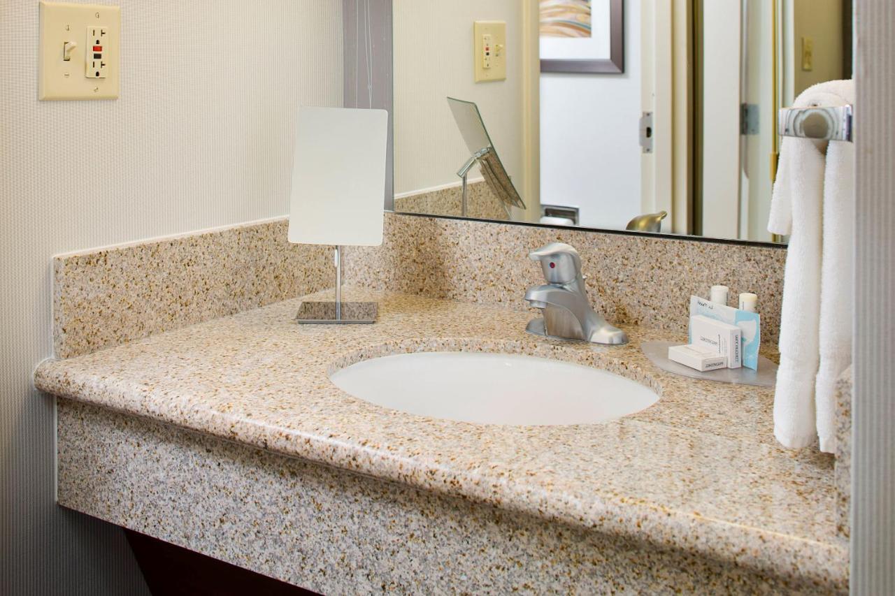 Hotel Courtyard By Marriott Richmond Airport Sandston Esterno foto