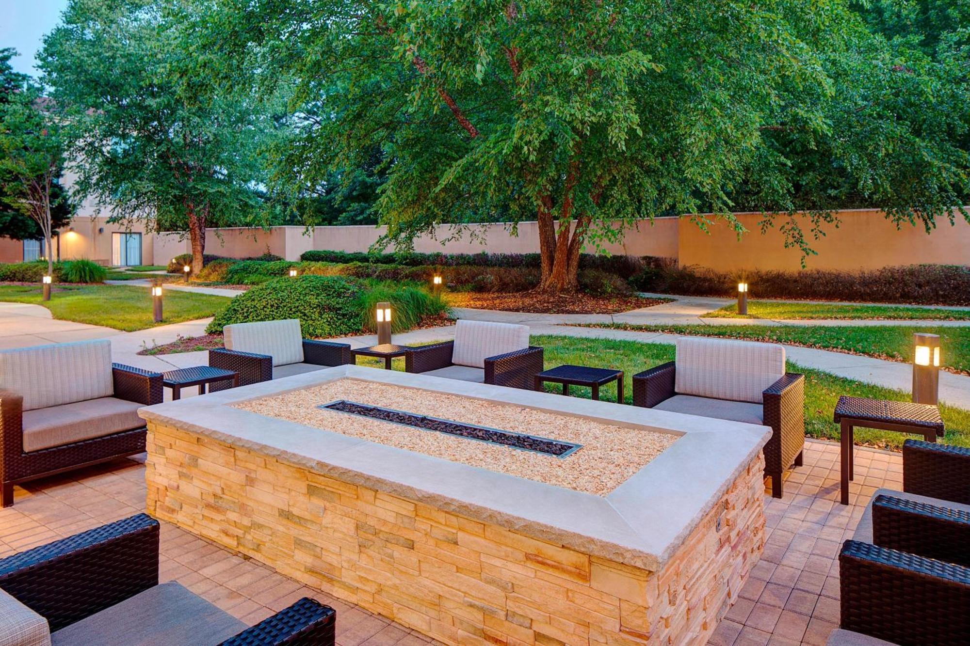 Hotel Courtyard By Marriott Richmond Airport Sandston Esterno foto